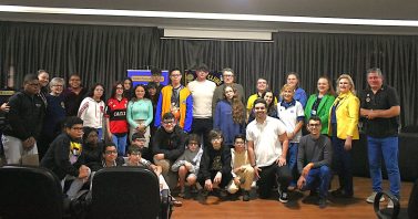 Alunos de escola municipal de Camboriú recebem doação de óculos