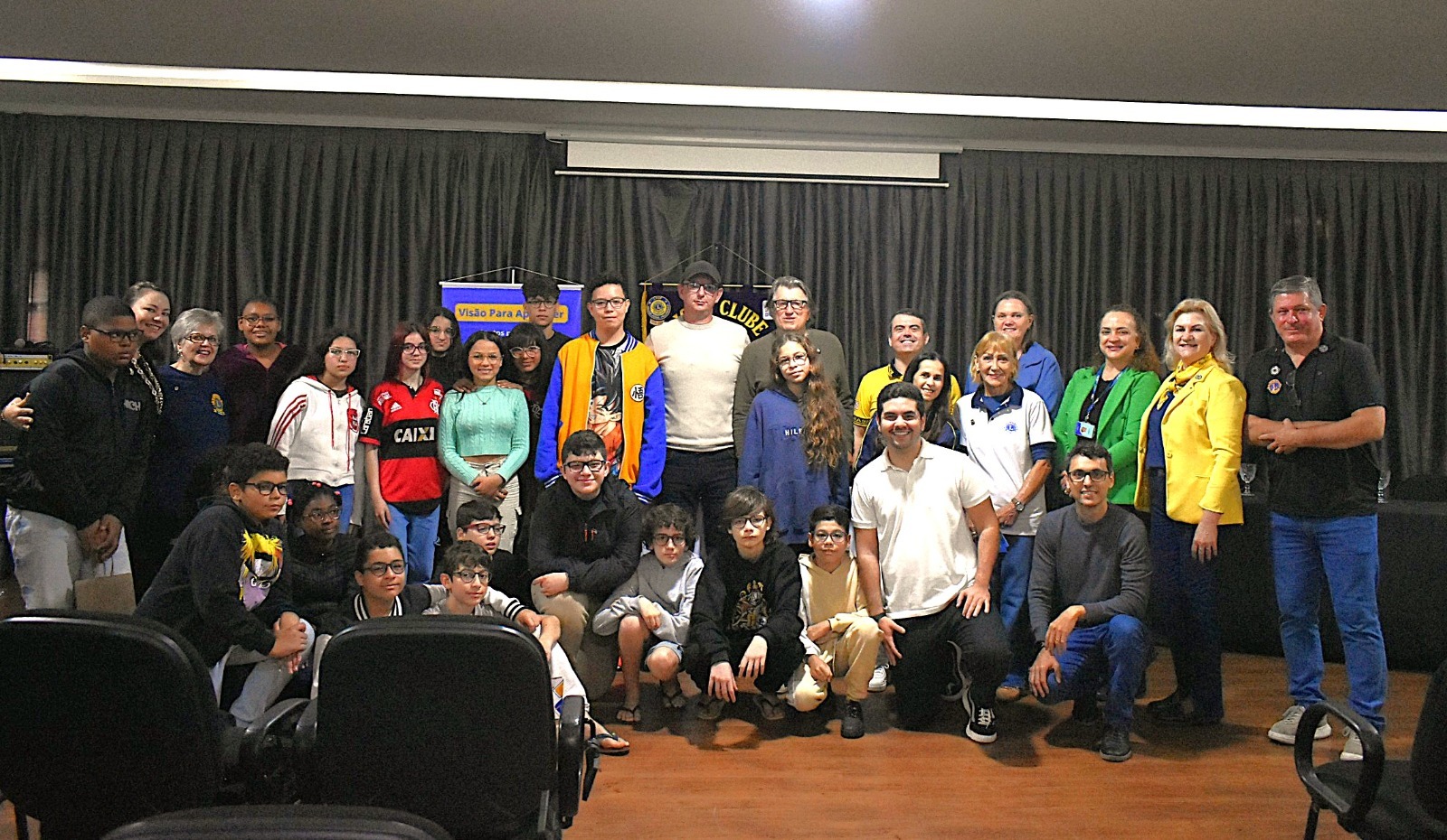 Alunos de escola municipal de Camboriú recebem doação de óculos