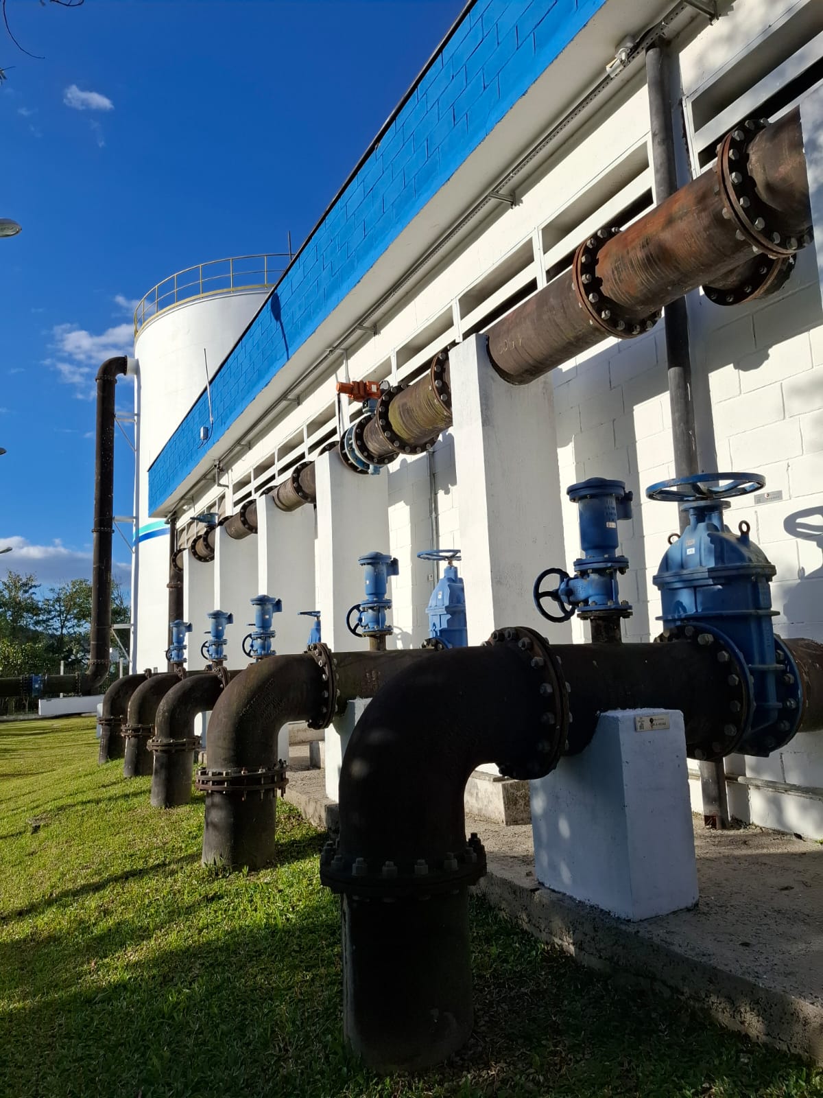 Booster instalado pela Águas de Camboriú aumenta capacidade de vazão do principal reservatório da cidade